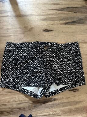 American Eagle Outfitters Black and White Patterned Shorts size 4